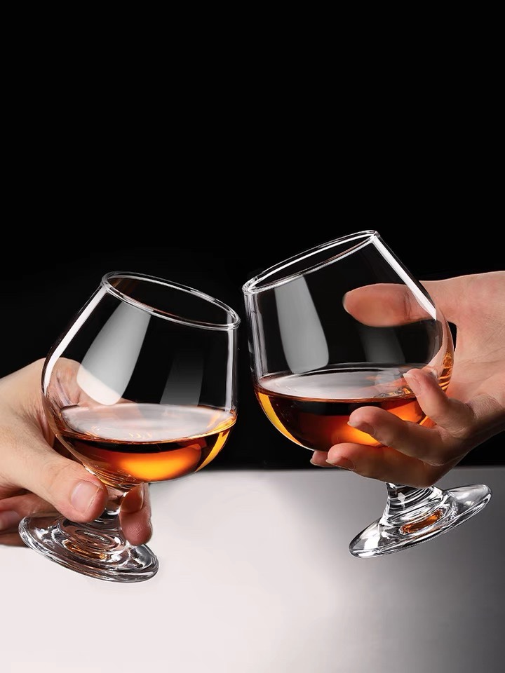 酒吧百科欧式水晶玻璃白兰地杯洋酒杯干邑杯威士忌酒杯矮脚红酒杯