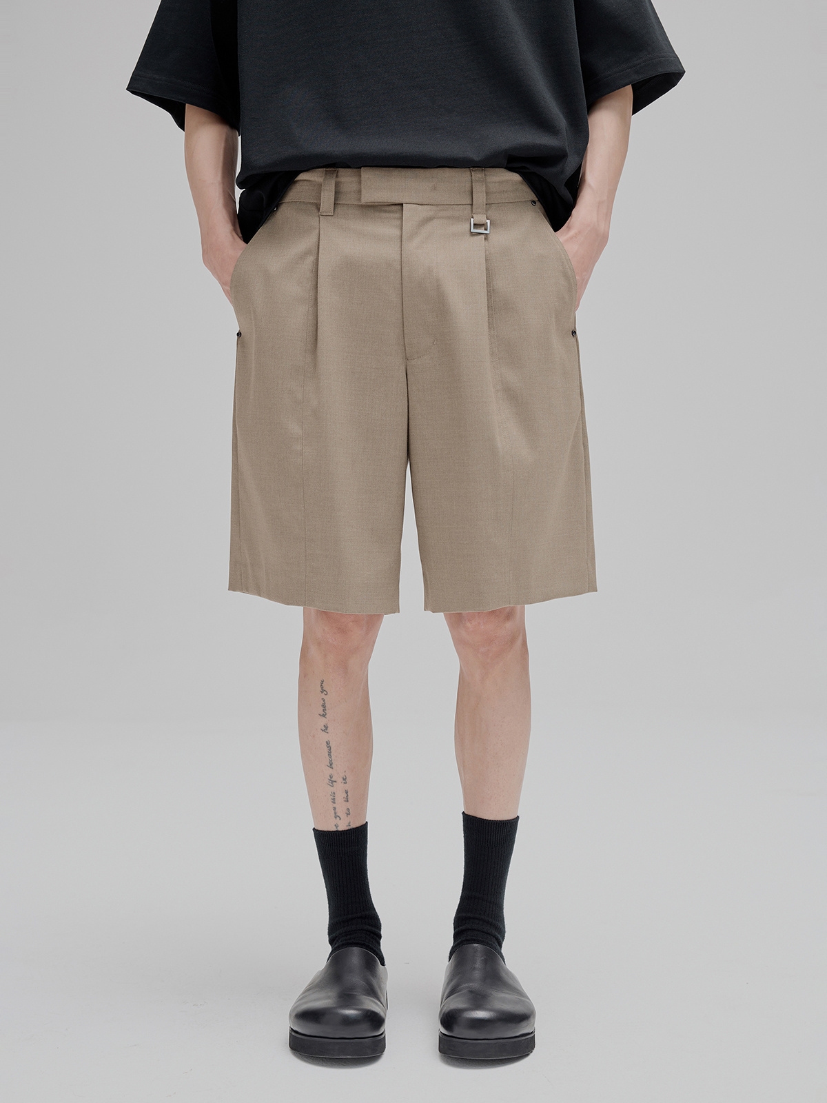 【NANS】“零”染纤维压线分割设计上叠单褶金属配饰点缀宽舒中裤