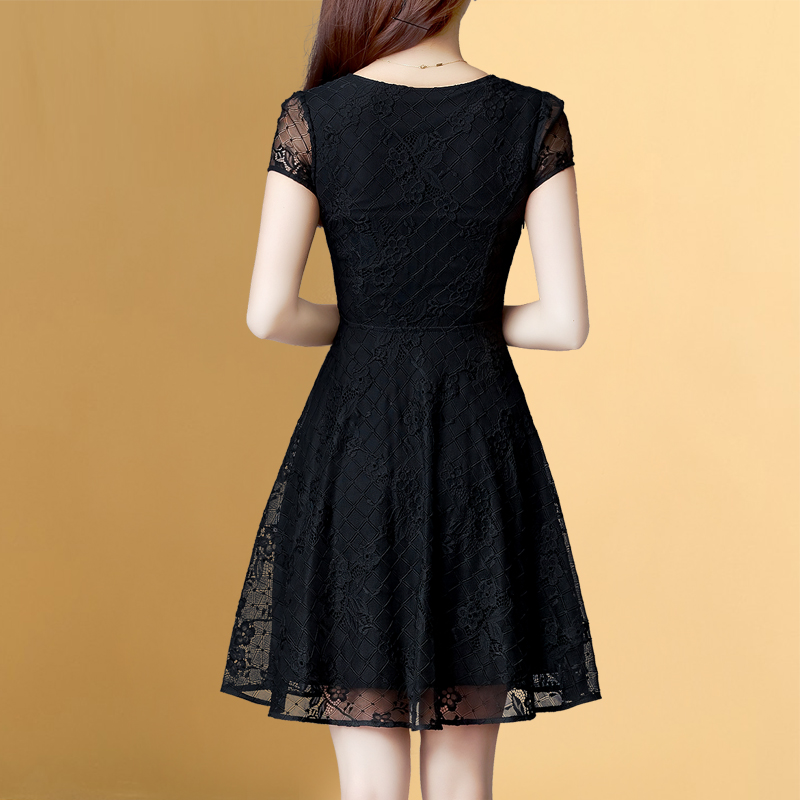 2024新款夏季短袖蕾丝连衣裙30岁四十女士修身瘦显小个黑色裙子45