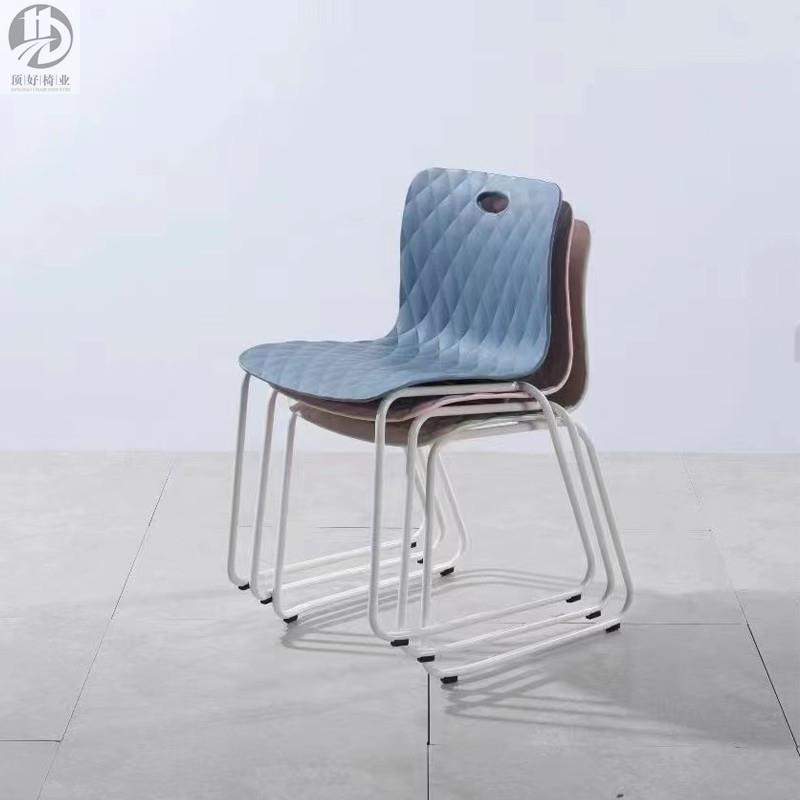 彩色简约会议椅北欧餐厅椅设计师款户外休闲椅学生塑钢椅会客椅