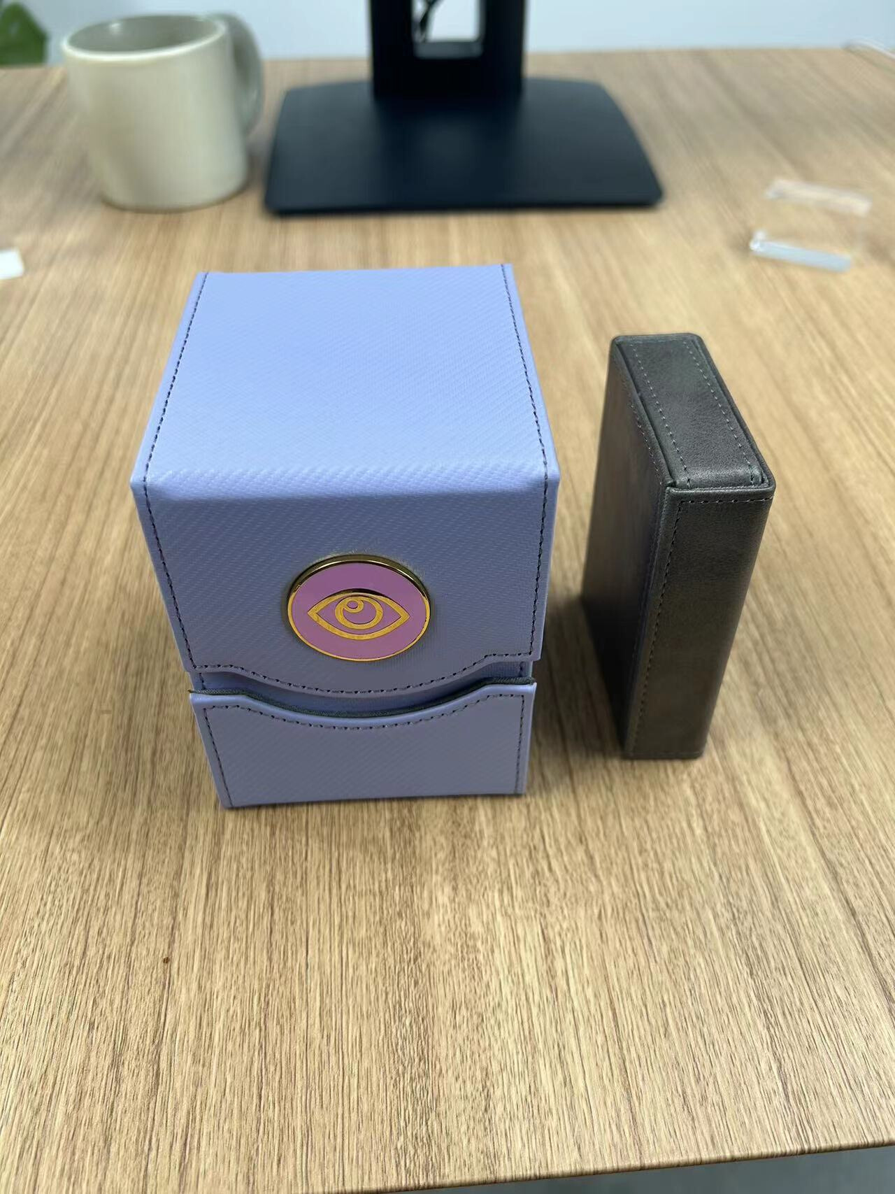 MCPro萌卡皮制卡盒 【优雅紫】，豪华感，大容量，金属徽章套装