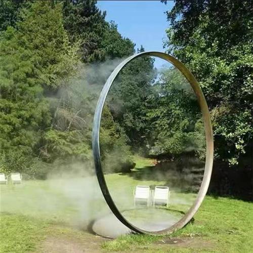 2023大型不锈钢圆环月亮雕塑定制圆形镂空金属创意景观户外水雾门