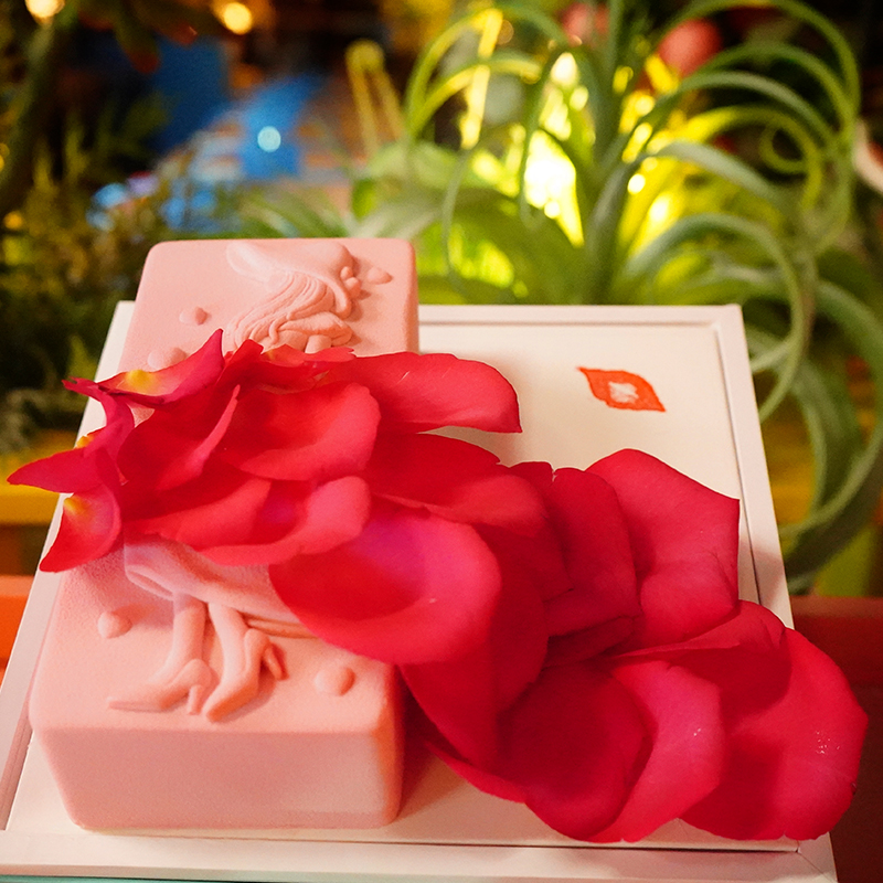 法兰之吻女神节女王陛下蜂蜜玫瑰慕斯生日蛋糕 北京同城配送