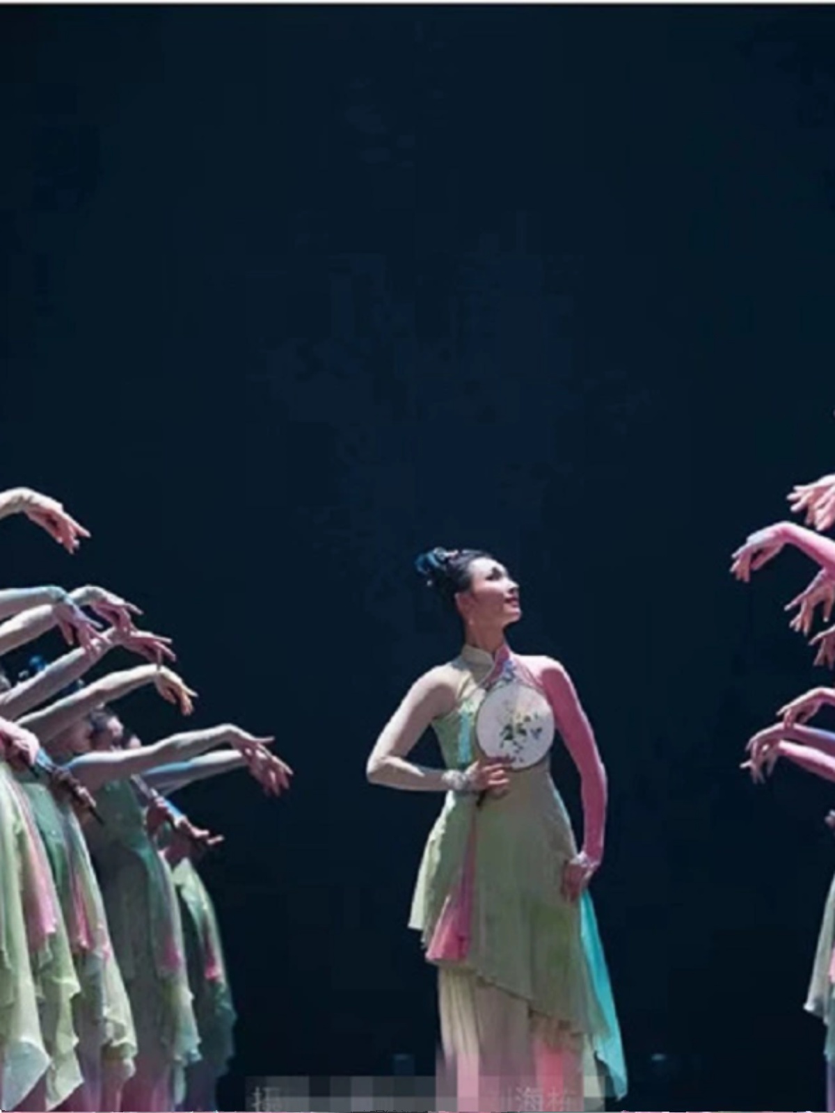 古典舞演出服淡妆浓抹总相宜同款舞蹈服中国风女团扇儿童成人群舞