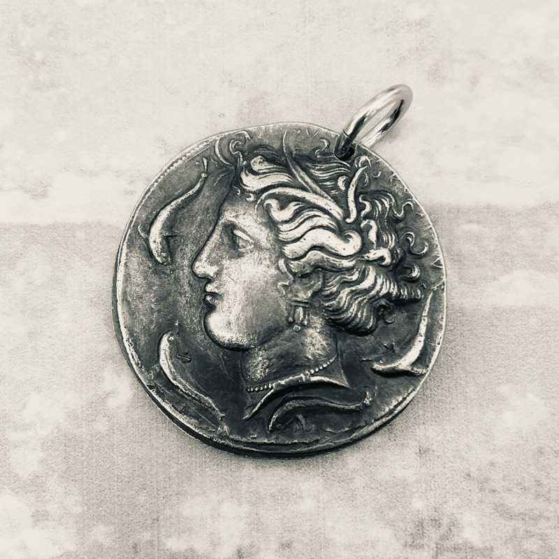 古希腊神话银币月亮女神阿尔忒弥斯巨蟹星座硬币项链女小众设计感