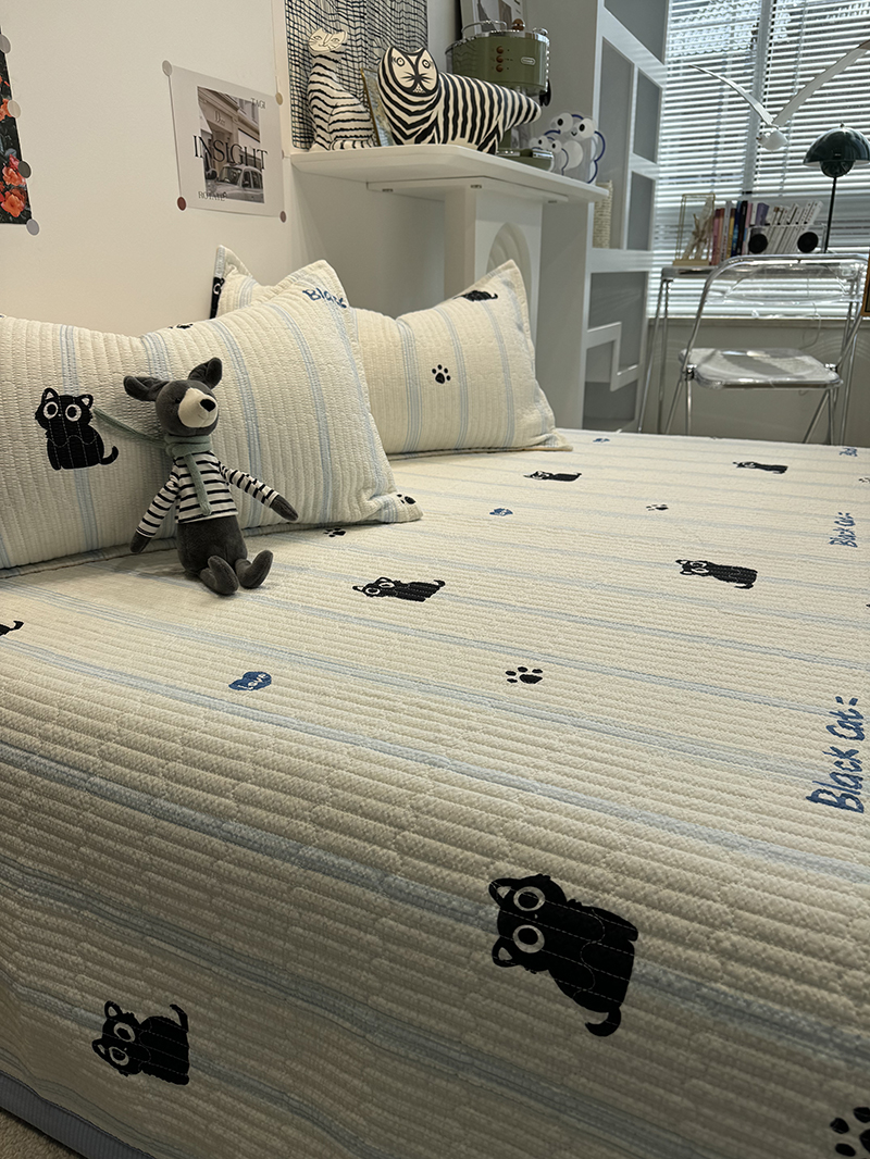 可爱蓝条猫咪A类夹棉绗缝床盖三件套卡通床单人榻榻米柔软床垫子